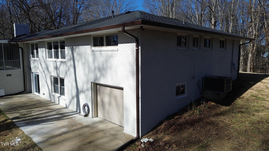 Photo #32: 208 Shady Lane