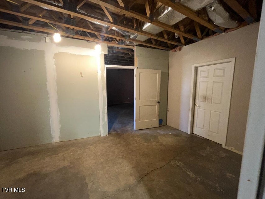 Photo #11: 333 Loretta Street