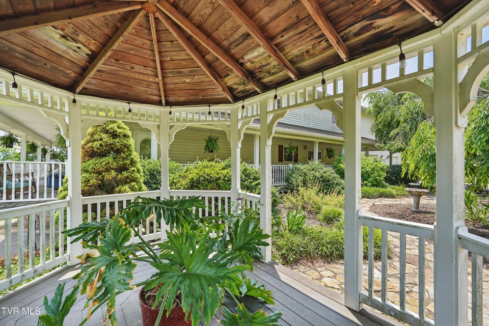 Photo #70: 4296 Bloomingdale Road