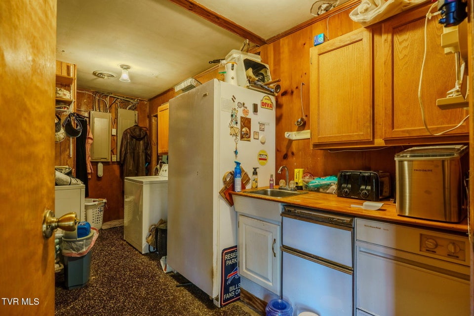 Photo #45: 4206 Bristol Highway