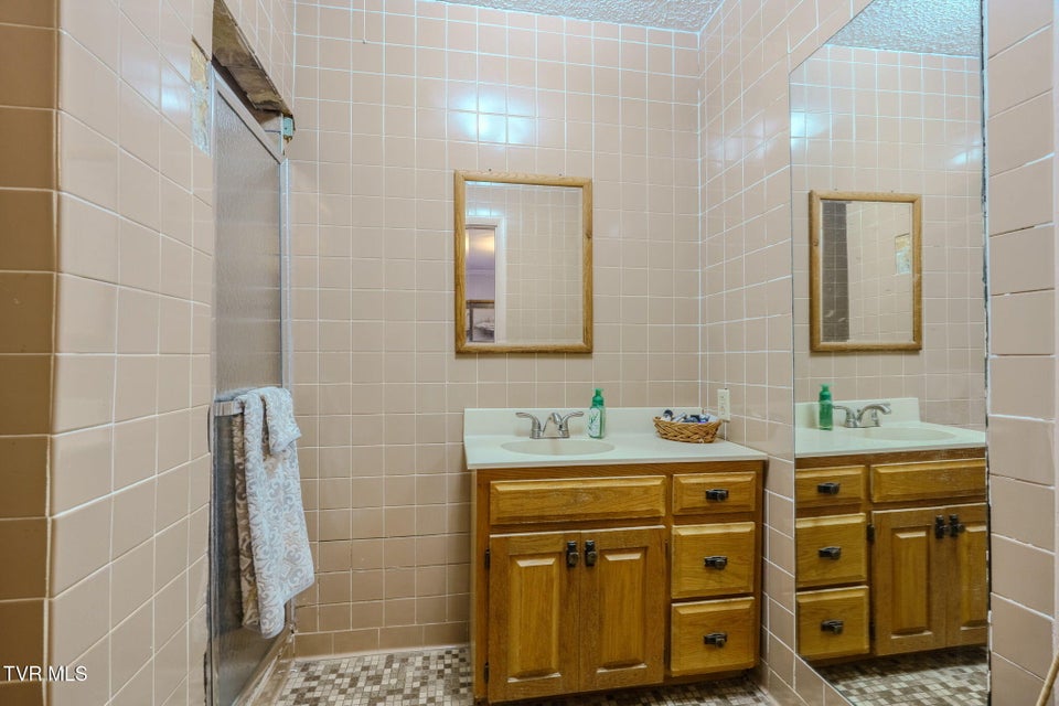 Photo #38: 4206 Bristol Highway