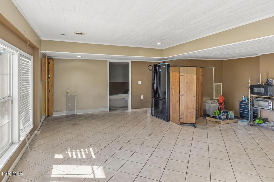 Photo #36: 8845 107 Cutoff 