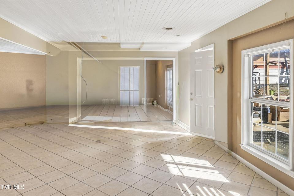 Photo #44: 8845 107 Cutoff 