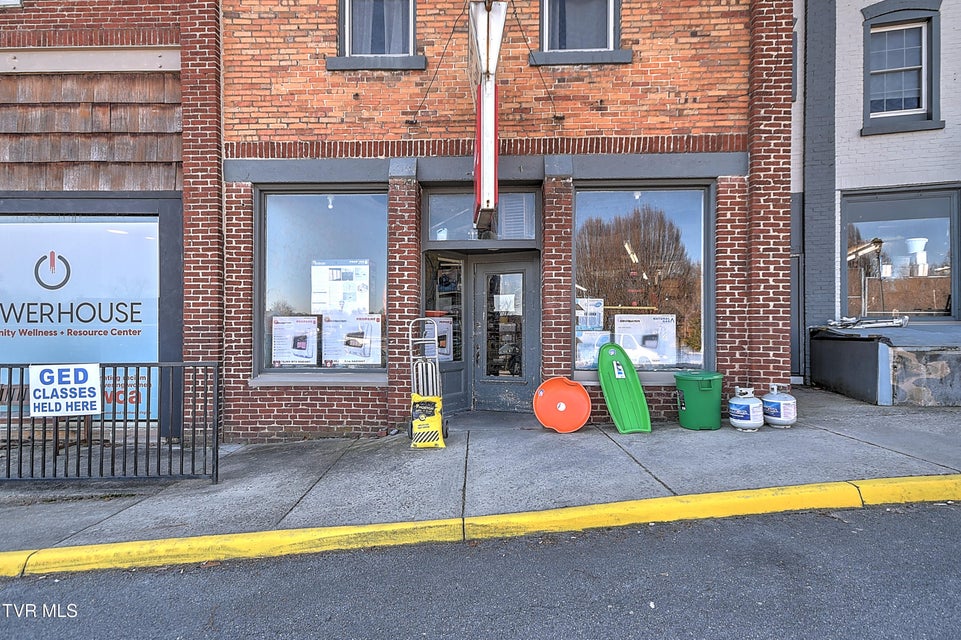 Photo #4: 208 Town Square Street