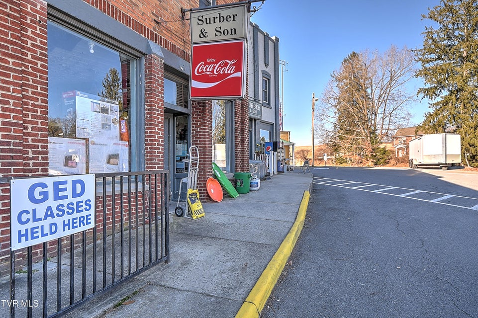 Photo #5: 208 Town Square Street