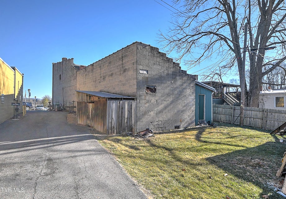 Photo #6: 208 Town Square Street