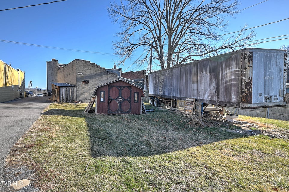 Photo #7: 208 Town Square Street