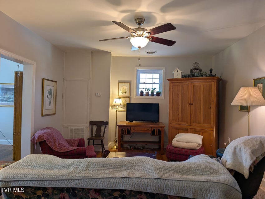 Photo #27: 208 Town Square Street