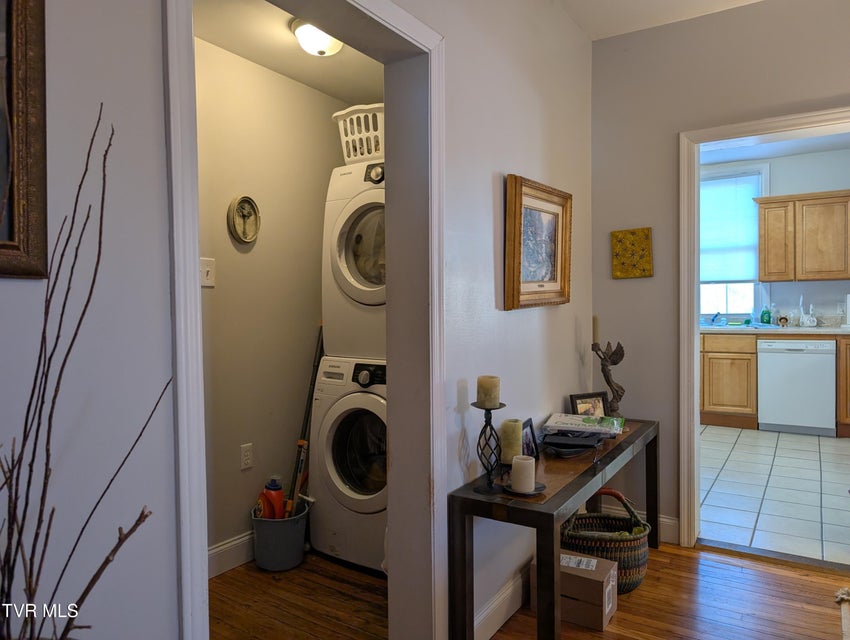 Photo #28: 208 Town Square Street