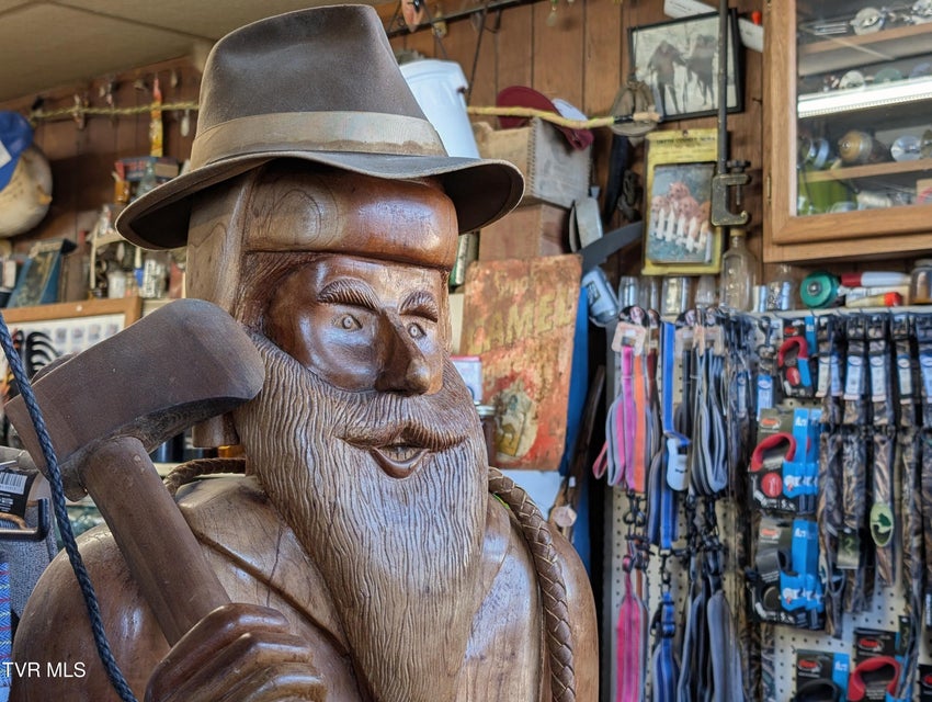 Photo #14: 208 Town Square Street