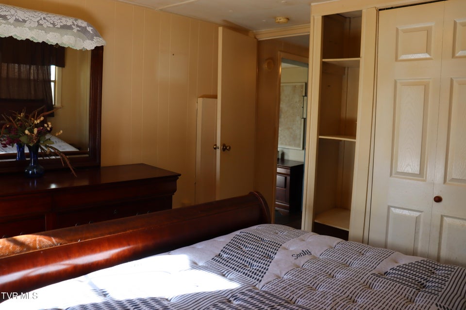 Photo #30: 154 Old Stone Drive