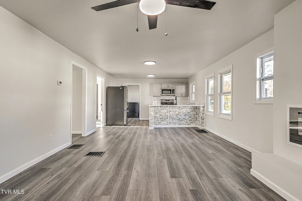 Photo #10: 410 Highland Road