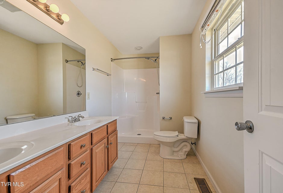 Photo #33: 235 Fairridge Road