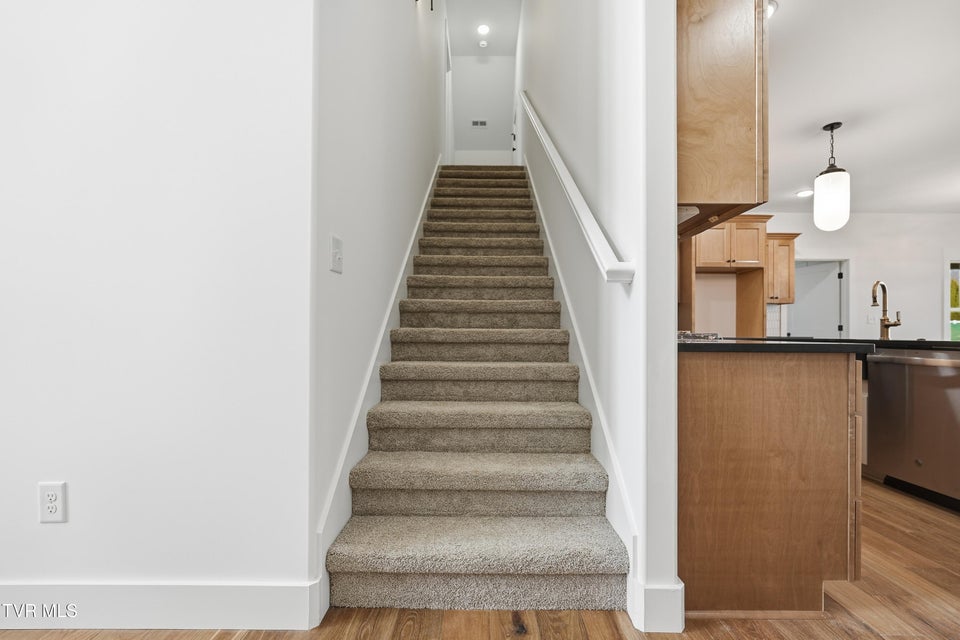 Photo #7: 20 Glaze Farm Way