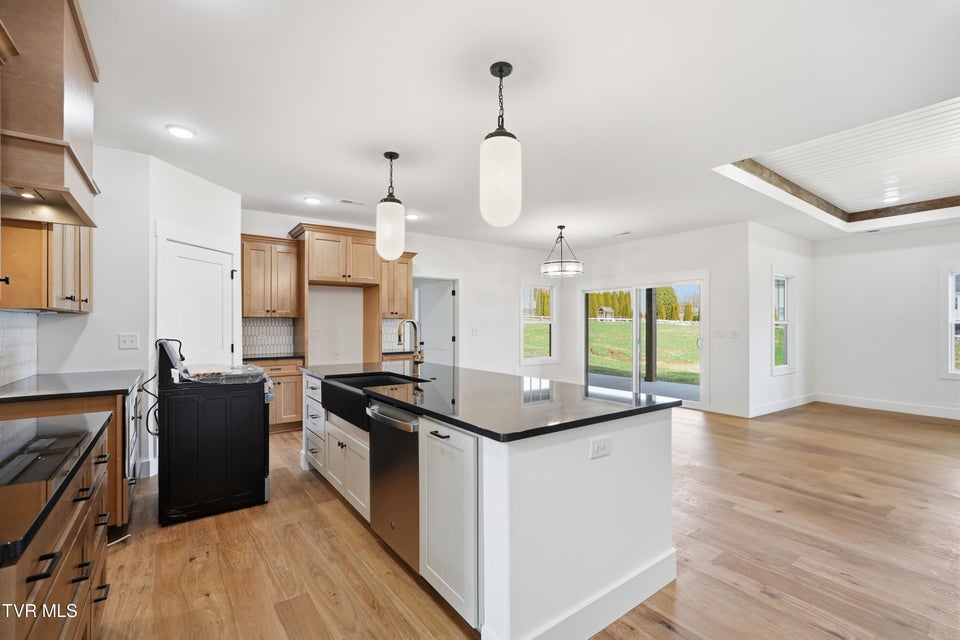 Photo #15: 20 Glaze Farm Way