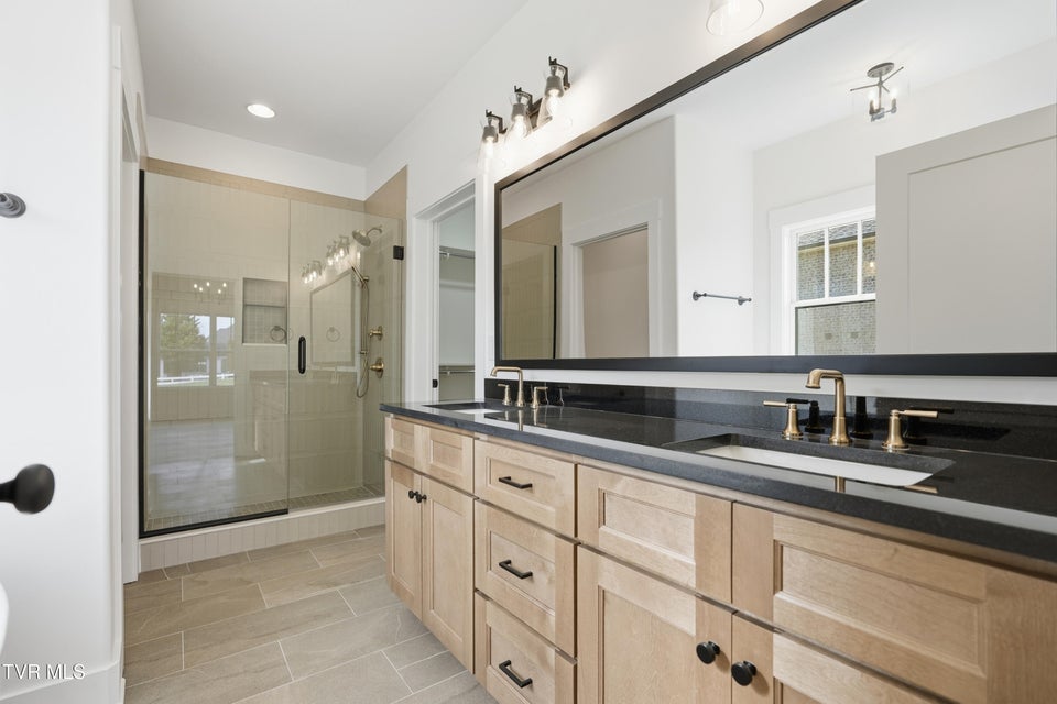 Photo #19: 20 Glaze Farm Way