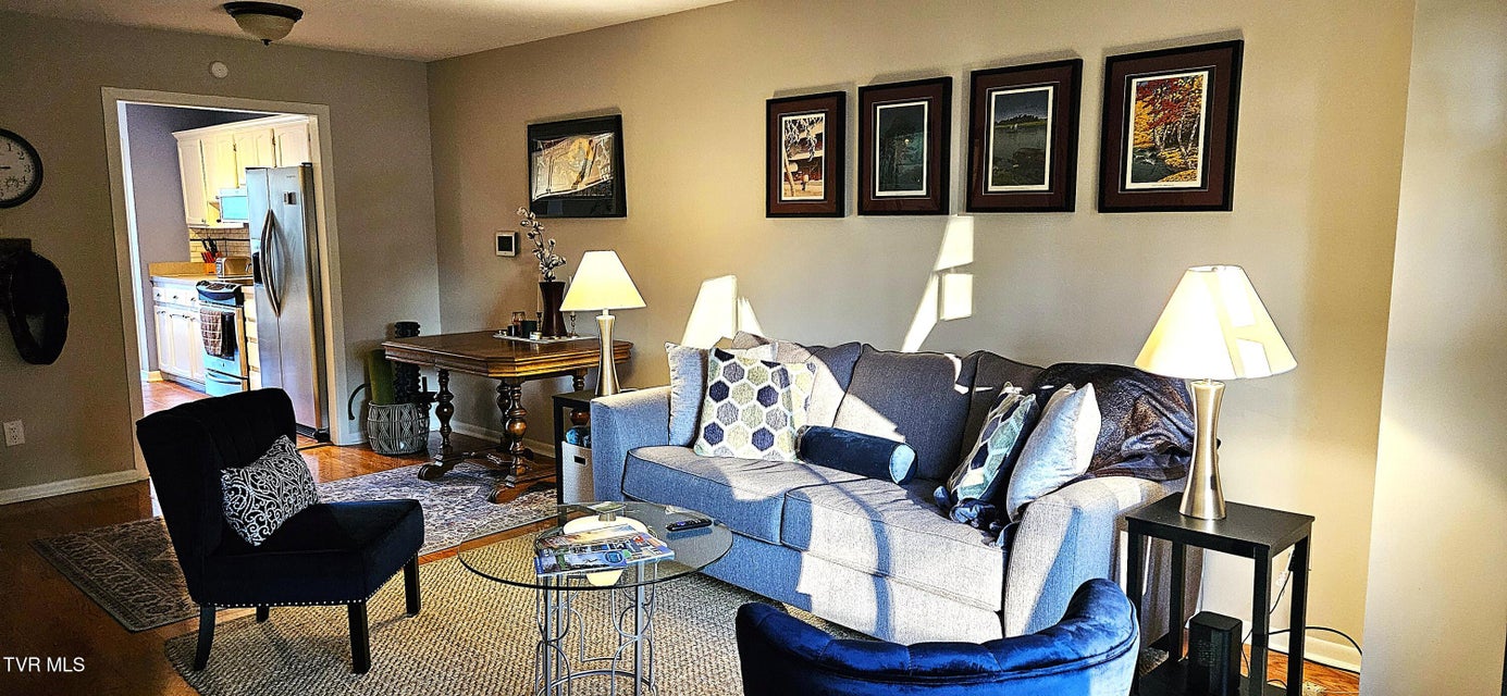 Photo #4: 323 Hickory Bluff