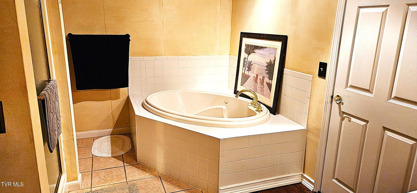 Photo #23: 323 Hickory Bluff