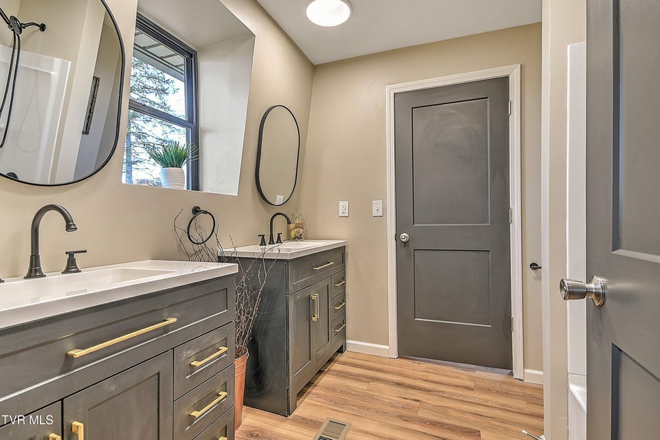 Photo #33: 443 Henson Road