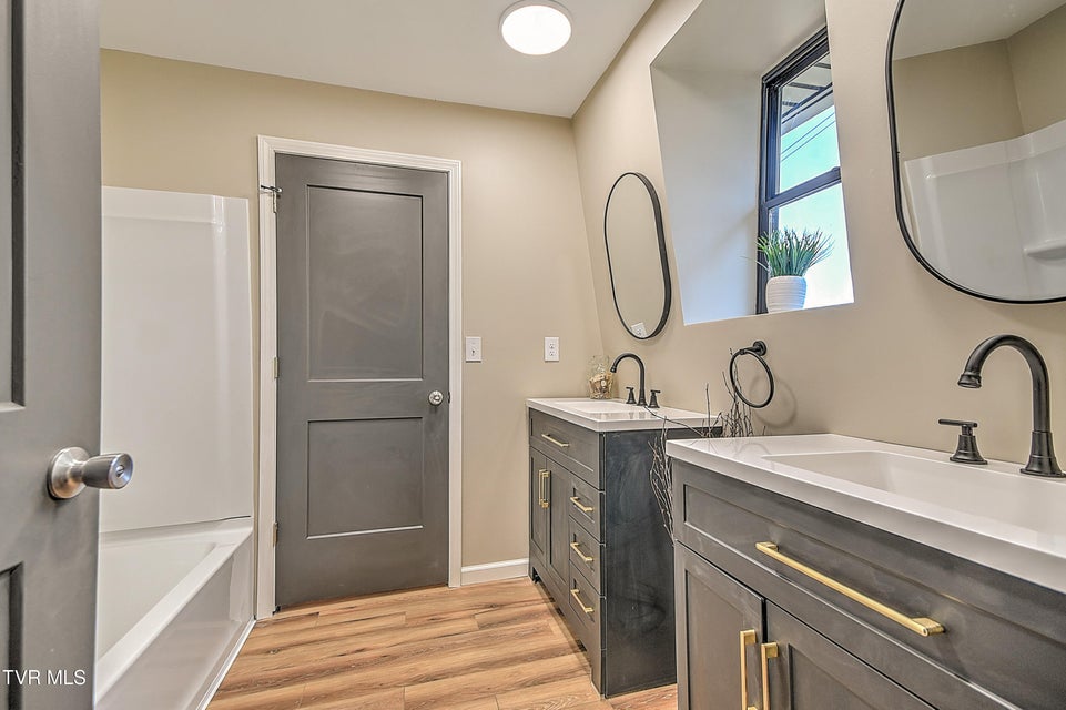 Photo #34: 443 Henson Road