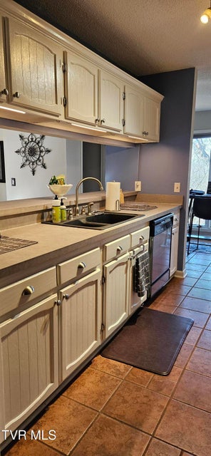 Photo #7: 323 Hickory Bluff