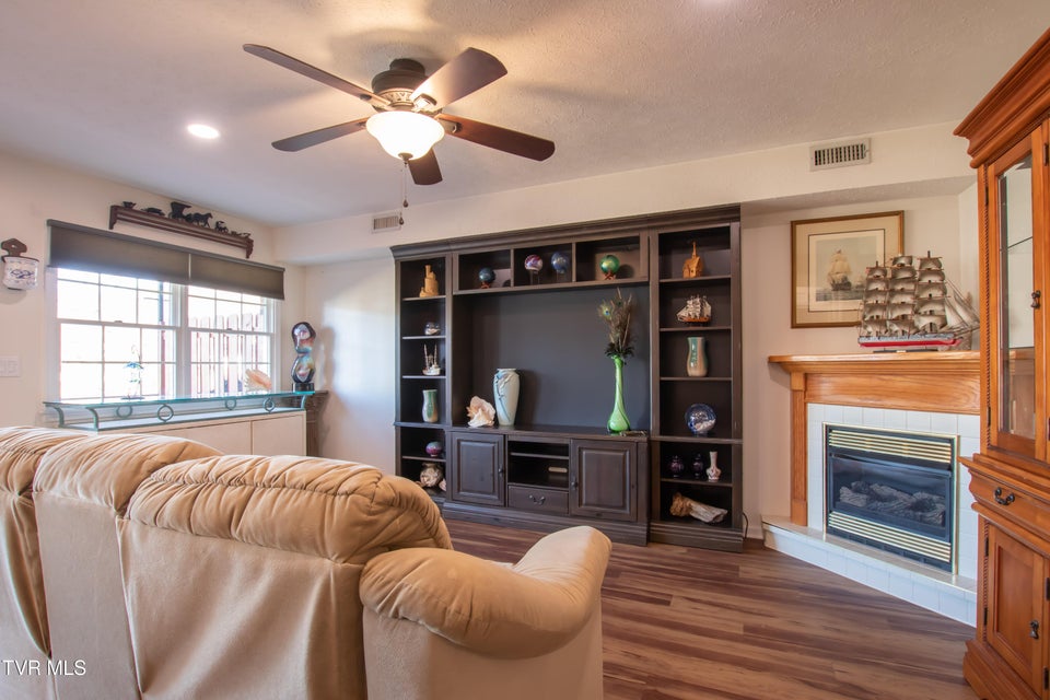 Photo #3: 420 Alexander Avenue