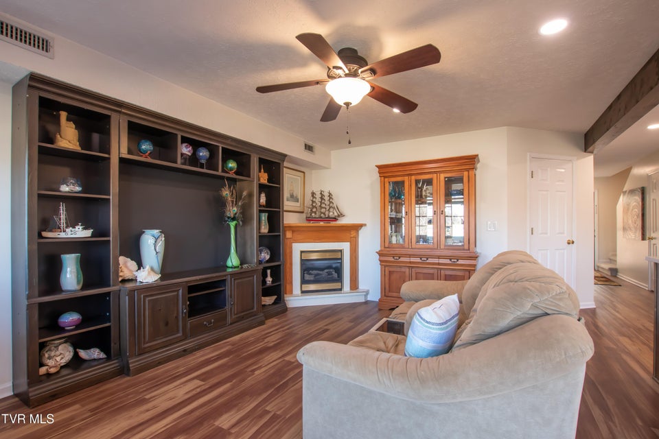 Photo #4: 420 Alexander Avenue