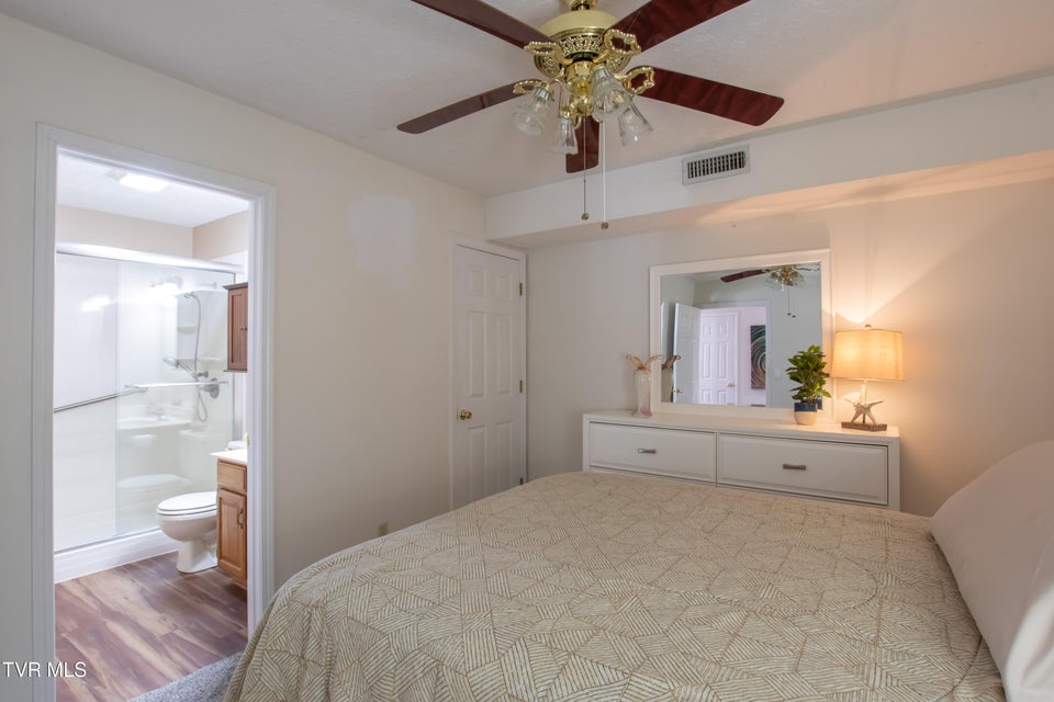 Photo #13: 420 Alexander Avenue