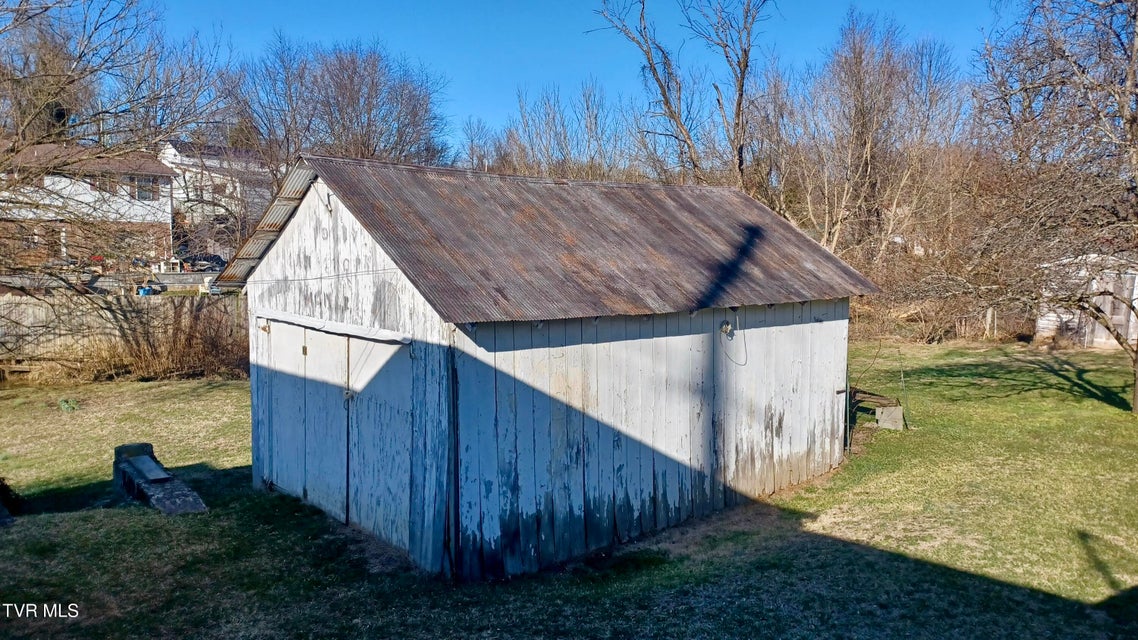 Photo #32: 209 Madison Street