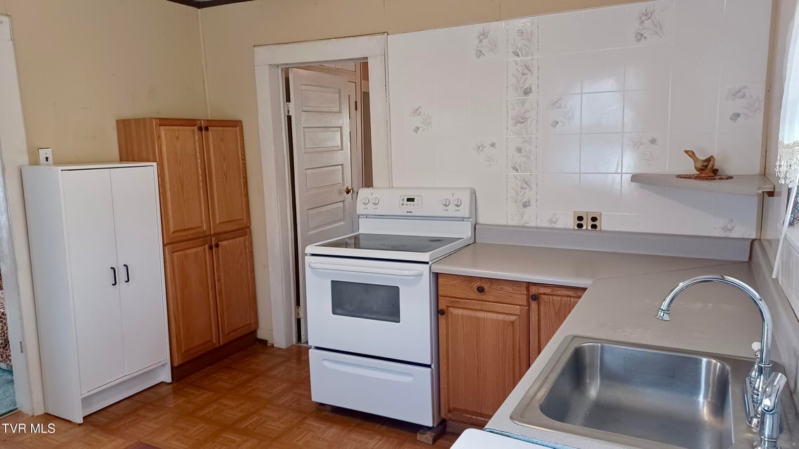 Photo #12: 209 Madison Street