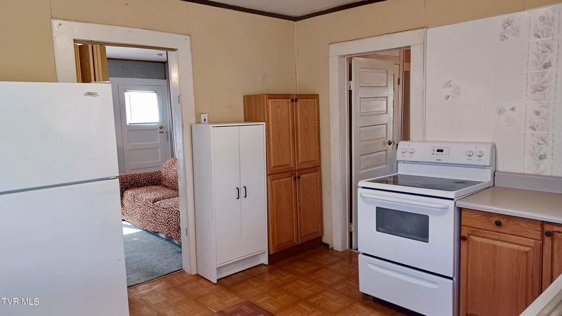 Photo #8: 209 Madison Street