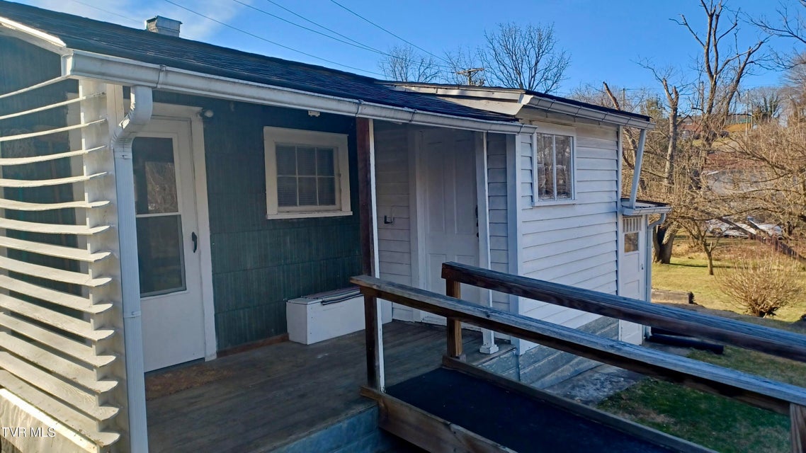 Photo #25: 209 Madison Street