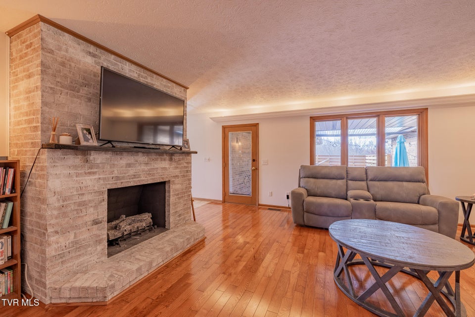 Photo #3: 1331 Bloomingdale Pike