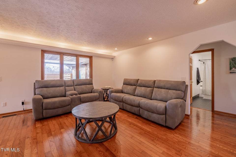 Photo #4: 1331 Bloomingdale Pike