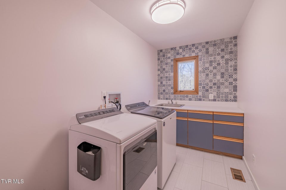 Photo #12: 1331 Bloomingdale Pike