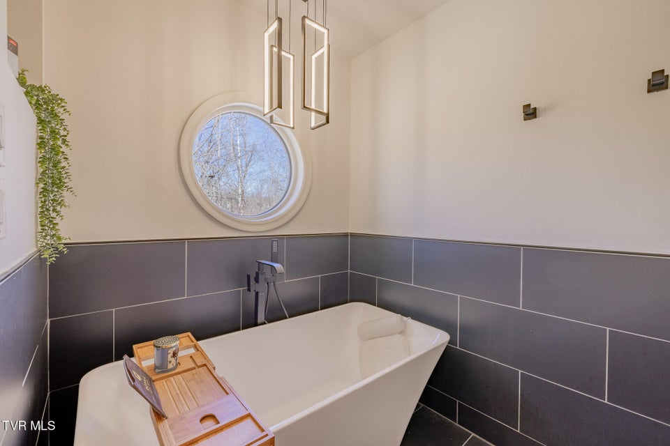 Photo #14: 1331 Bloomingdale Pike