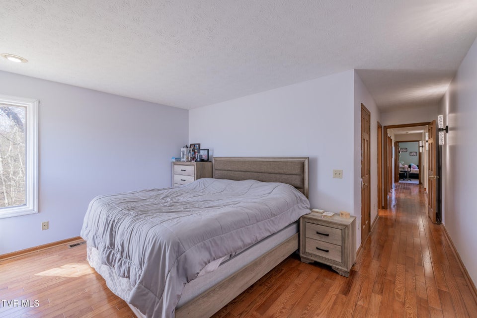 Photo #17: 1331 Bloomingdale Pike