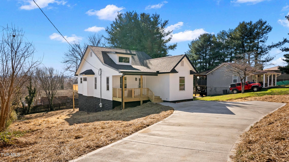 Photo #2: 1021 Ridgecrest Street