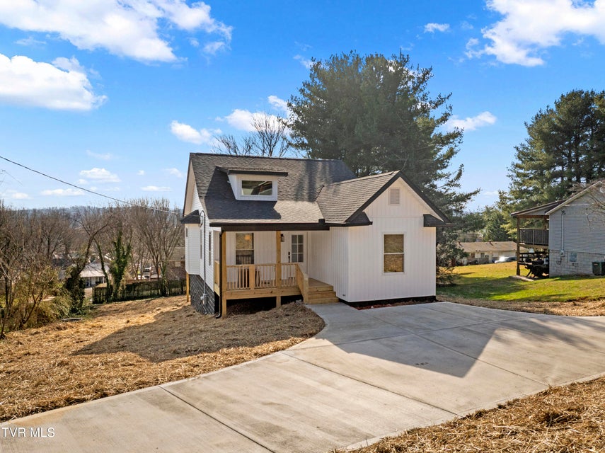 Photo #4: 1021 Ridgecrest Street