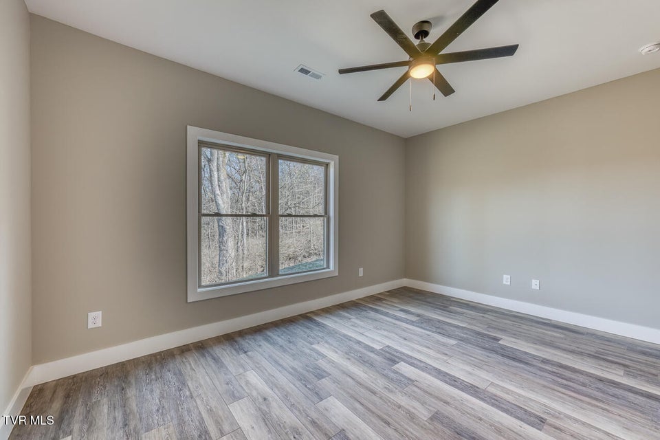 Photo #16: 1091 Traders Walk