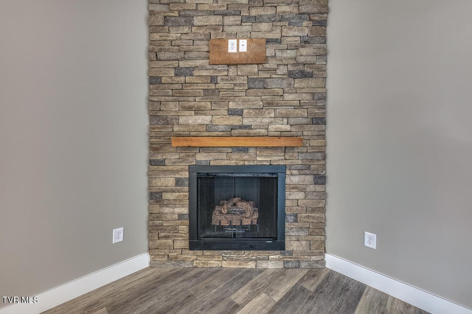 Photo #9: 1091 Traders Walk