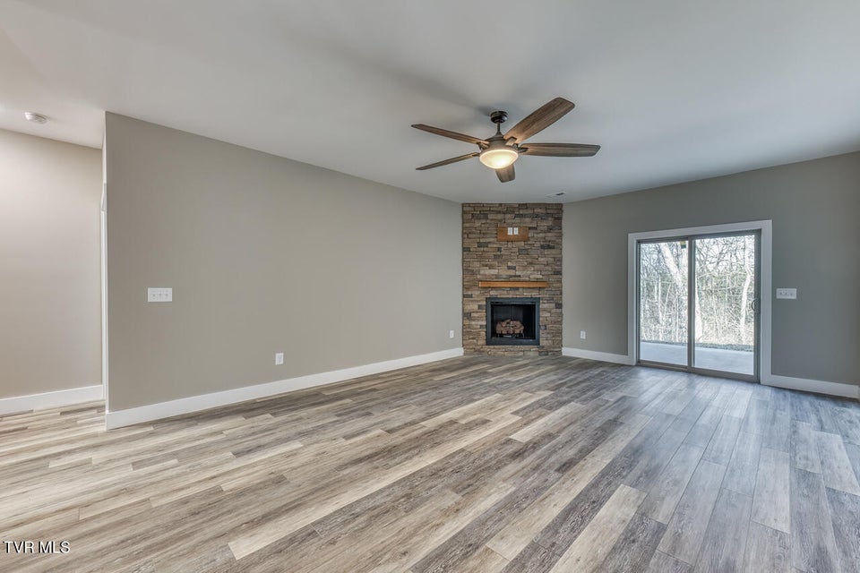 Photo #10: 1091 Traders Walk