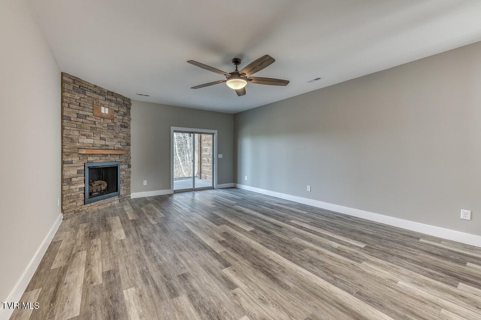 Photo #6: 1091 Traders Walk