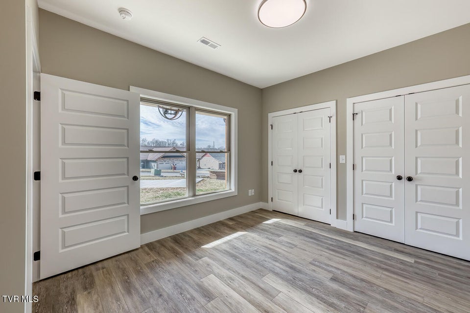 Photo #27: 1091 Traders Walk