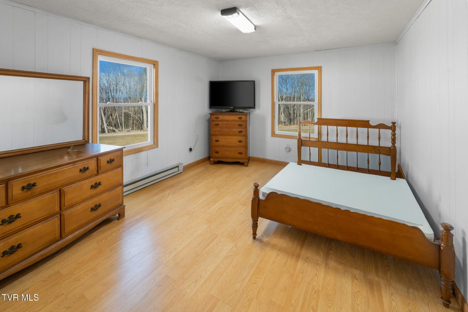 Photo #31: 1965 Carterton Road