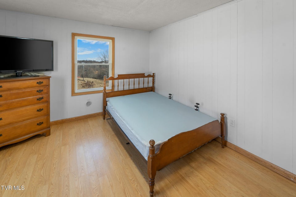 Photo #32: 1965 Carterton Road