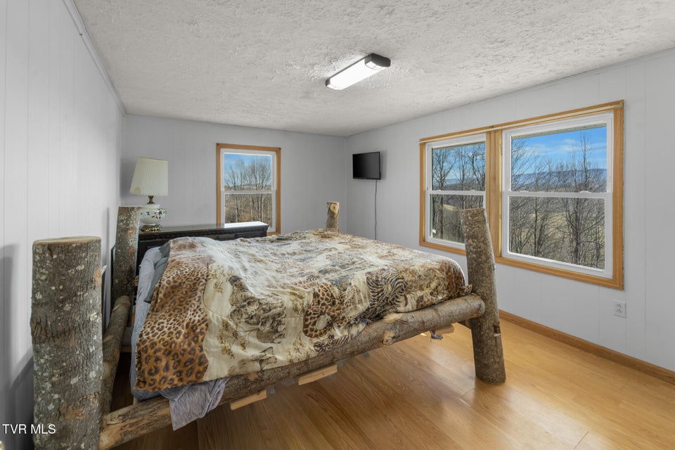 Photo #34: 1965 Carterton Road