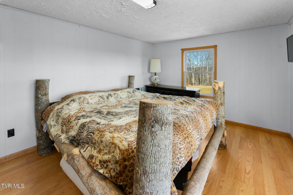 Photo #33: 1965 Carterton Road