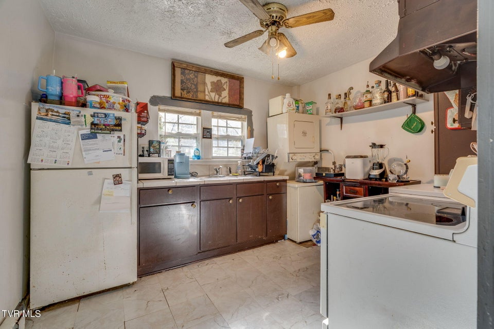 Photo #11: 508 Roan Street