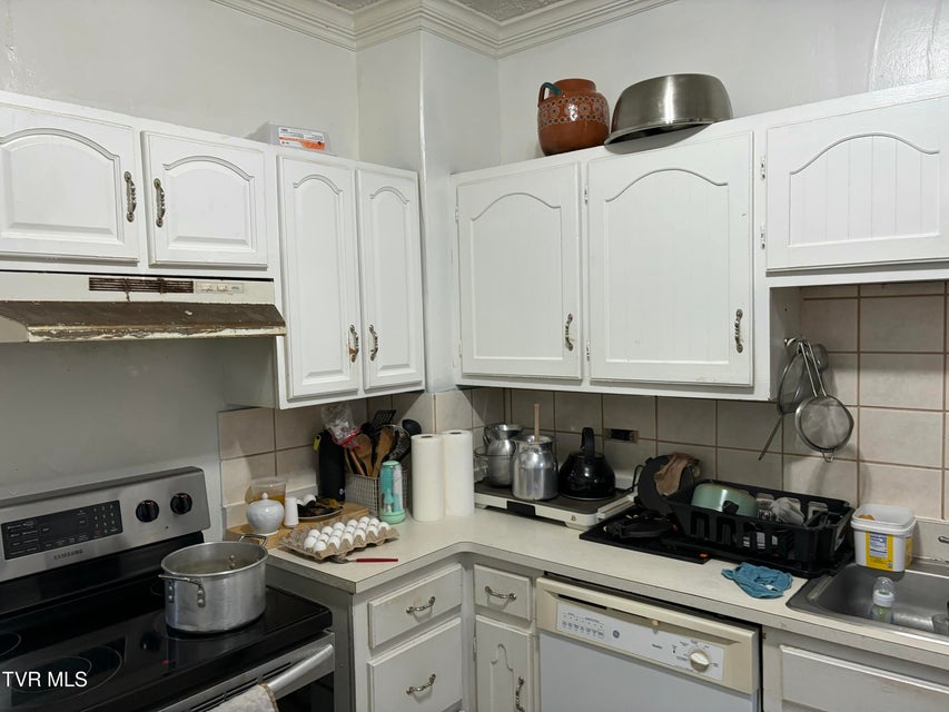 Photo #6: 306 Highland Avenue